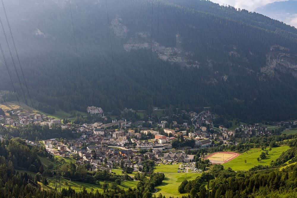 High above Leukerbad, a unique panorama awaits you both in the dark and when daylight breaks.