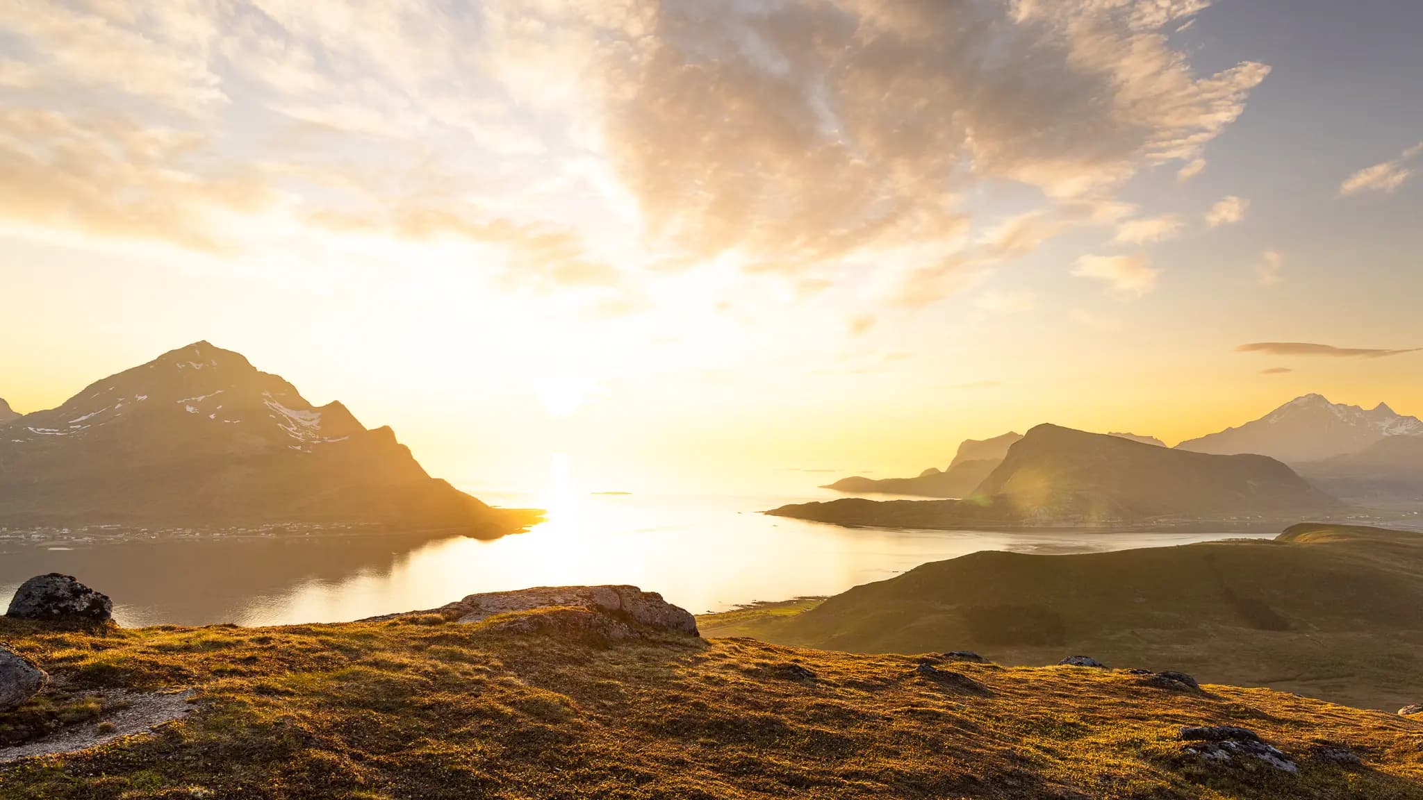00:30 local time, the midnight sun is shining. Sunglasses may be recommended even at night.