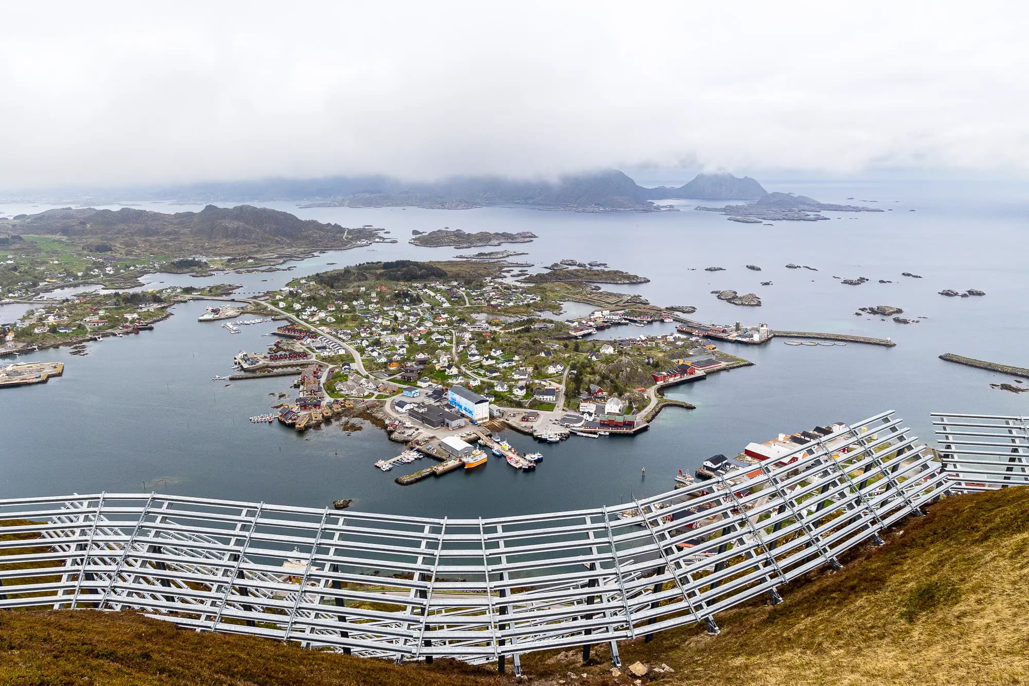 Panoramaaussicht über Vestvagøy auf den Lofoten