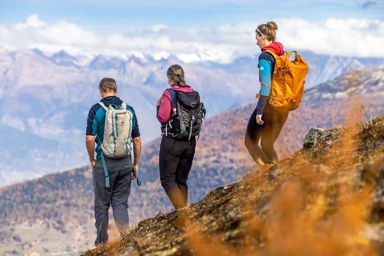Social Hikes